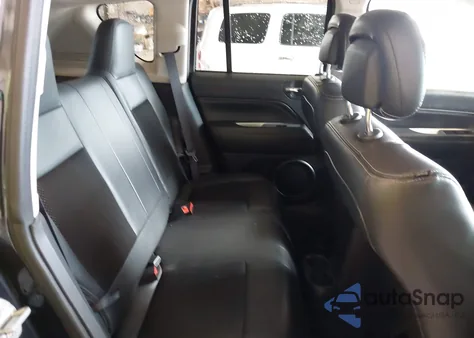 2016 Jeep Compass Latitude из США, поврежденный, VIN 1C4NJDEB0GD587341